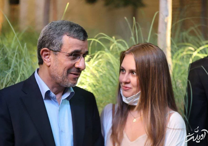 عکس های جنجالی و حاشیه ساز محمود احمدی&zwnj;نژاد در نمایشگاه اکسپوی دوبی